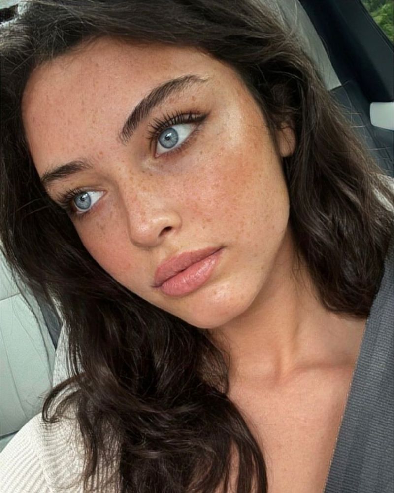 hot-eyes-pick-up-lines-online-dating